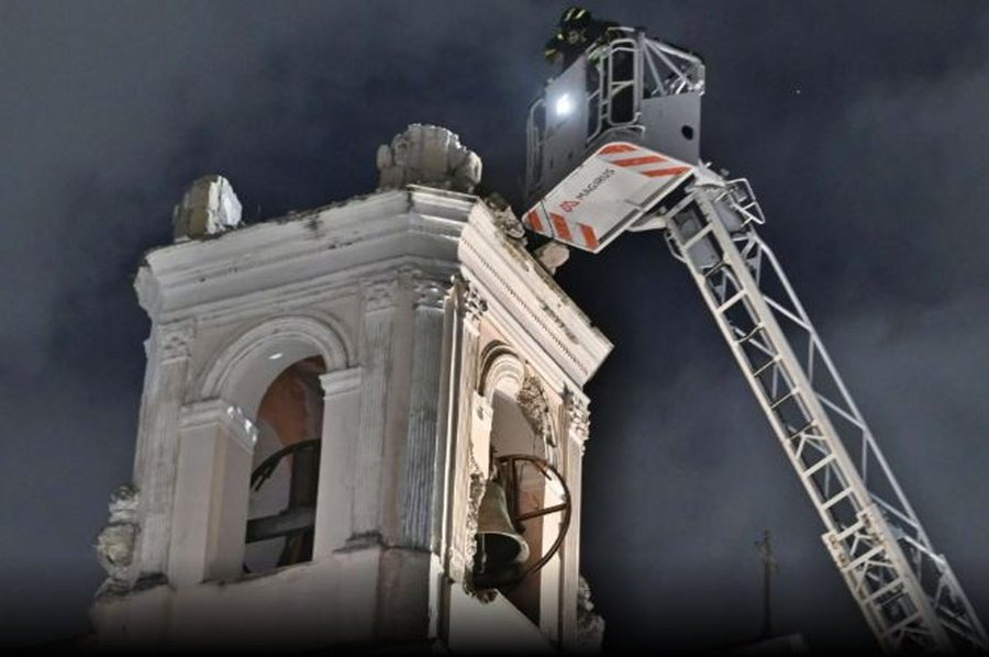 Tërmet i fortë në Napoli! Një e plagosur, dëme të