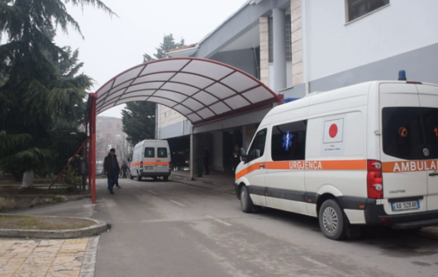 Plas sherri në spitalin e Korçës, roja i sigurisë sherr me