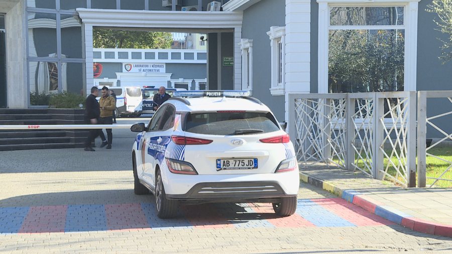 Incident in Shkoza, woman interrupts election rally from balcony, MP candidate