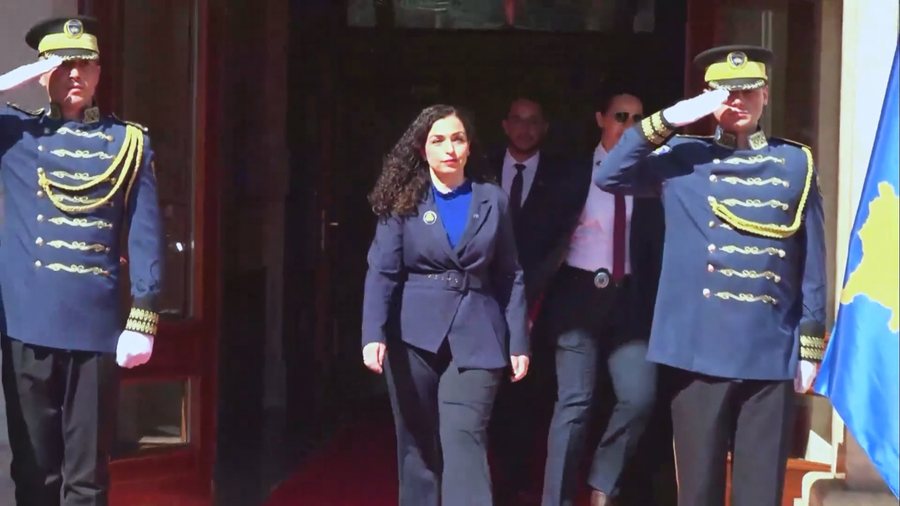 Kriza politike në Kosovë/ Presidentja bën sehir, i kërkohet