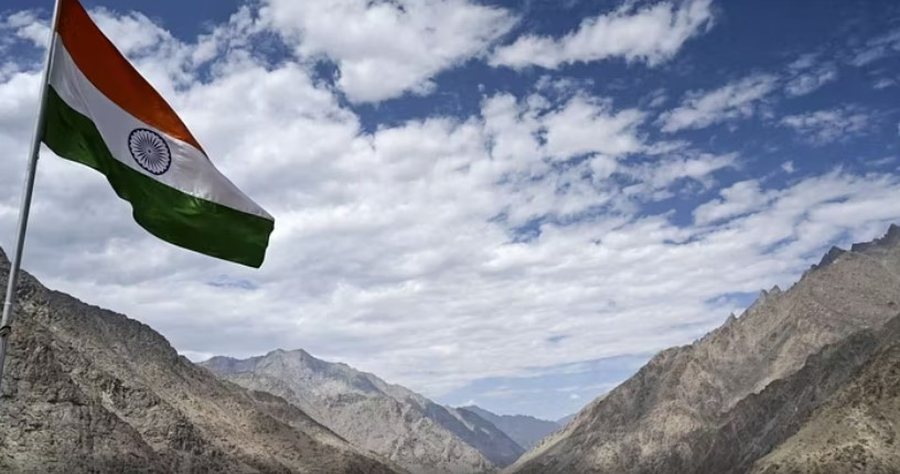 Tensioni në maksimum, India mbyll hapësirën ajrore për