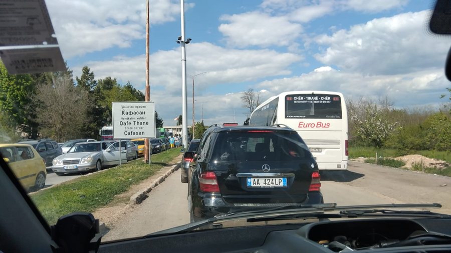Long lines and influx at Qafë - Thanë customs