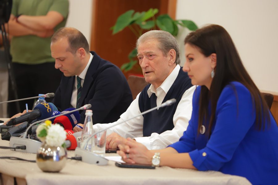 "Kisha rikthimin tim më të fuqishëm politik", Berisha:
