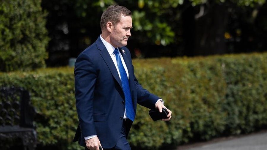 Skandali i “Signalgate”! Largohet nga posti këshilltari i Trump