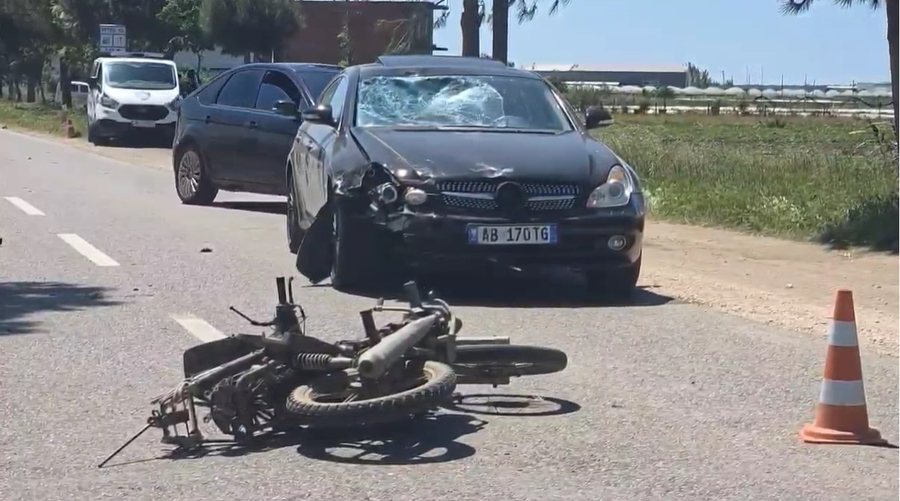 Makina përplaset me motorin, një i plagosur
