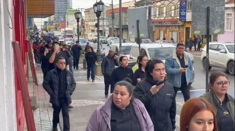 Powerful earthquake strikes off coast of Chile and Argentina, tsunami warning
