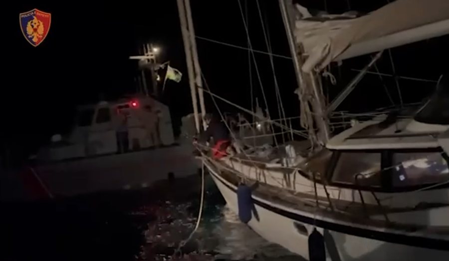 U bllokuan në det pranë ishullit të Sazanit, policia shpëton