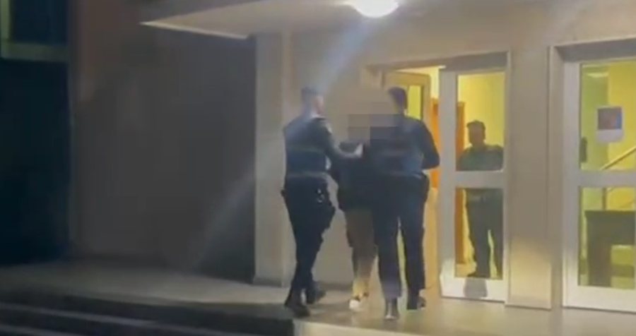 Mbante të mbyllur dhe dhunonte bashkëjetuesen italiane, arrestohet