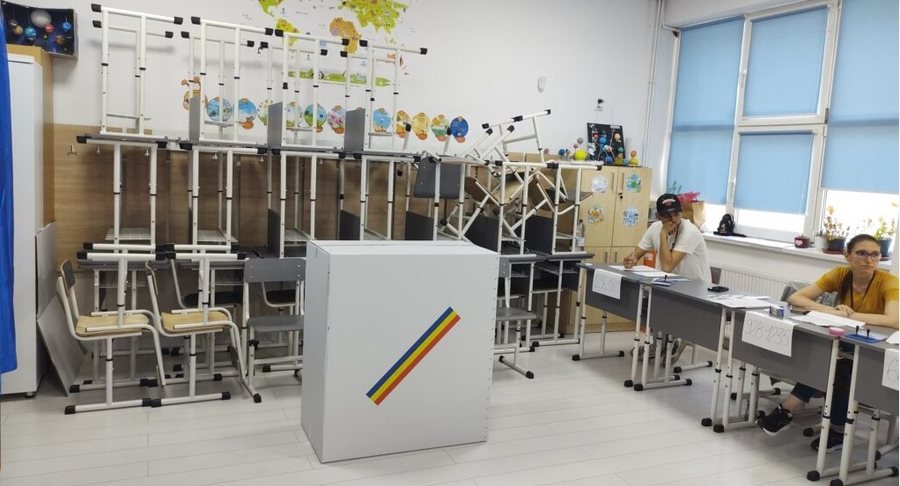 Rumunët iu drejtohen kutive të votimit pas anulimit të zgjedhjeve