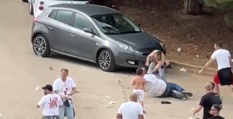 VIDEO/Tmerr në Bari, tifozi rrihet barbarisht para syve të të