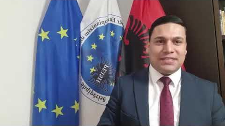 Incident in Shkoza, woman interrupts election rally from balcony, MP candidate