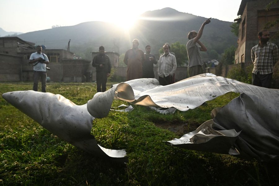 India sulmon Pakistanin pas masakrës në Kashmir, urdhërohet
