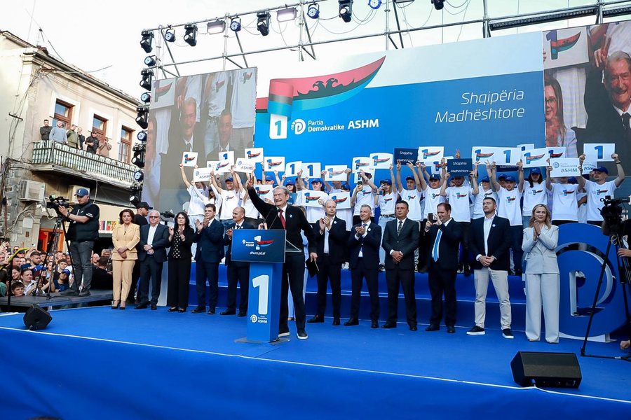 Berisha nga Korça: Djepi bosh, klasat pa nxënës janë