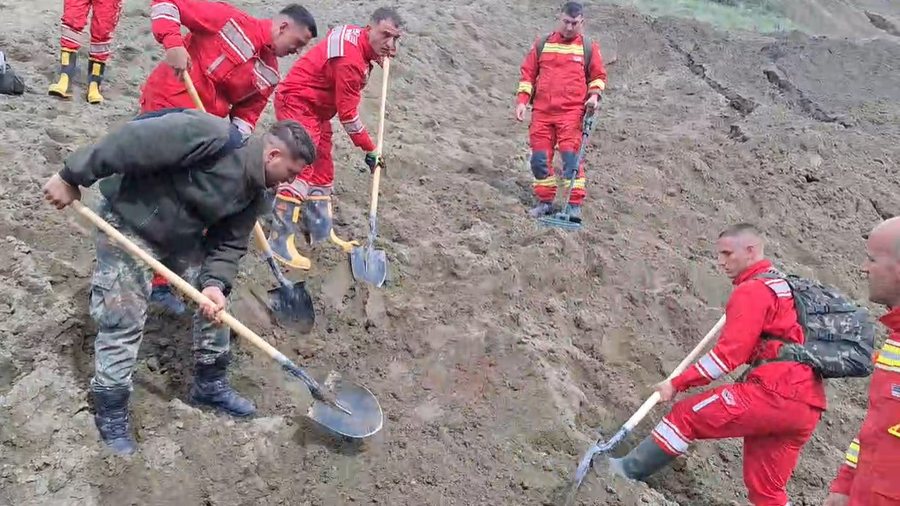 Ushtarë nga Shqipëria e Kosova dhe mbi 500 qytetarë të