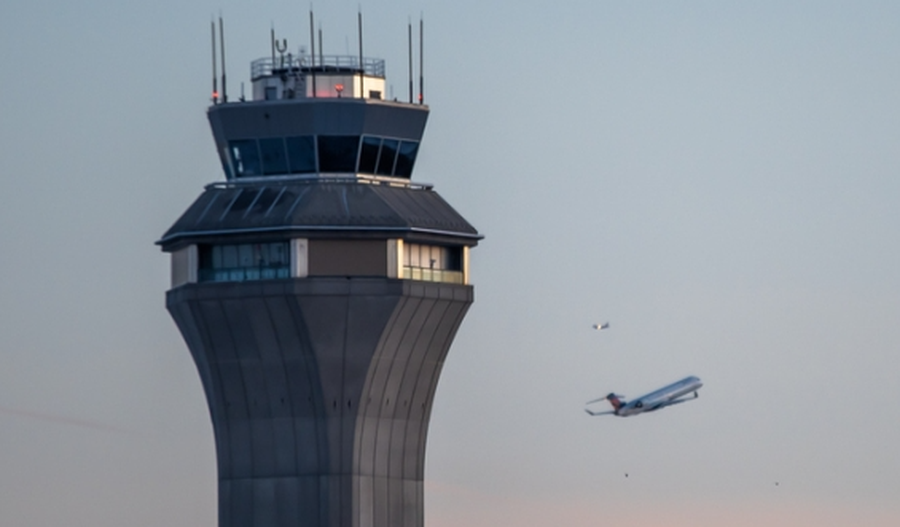 Radars went out for 87 seconds and radio silence, planes with over 2,000