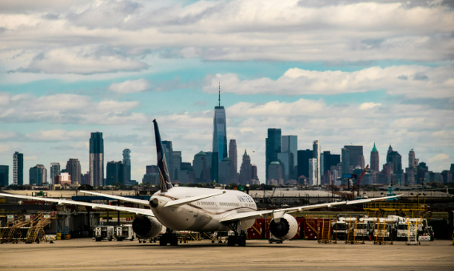 Radars went out for 87 seconds and radio silence, planes with over 2,000