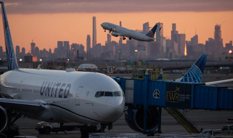 Radars went out for 87 seconds and radio silence, planes with over 2,000