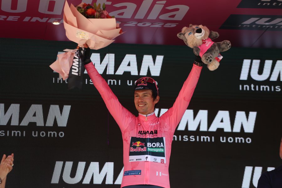 Giro d’Italia, Primož Roglič vesh bluzën rozë në