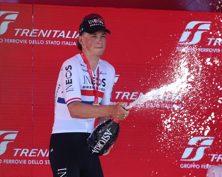 Giro d’Italia, Primož Roglič vesh bluzën rozë në