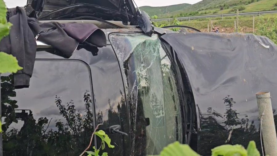 Aksident me dy të plagosur në Korçë - Pogradec