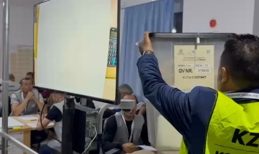 The first ballot box of the May 11 elections is being counted.