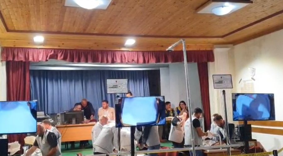 4 more boxes are being counted in the Korça Region