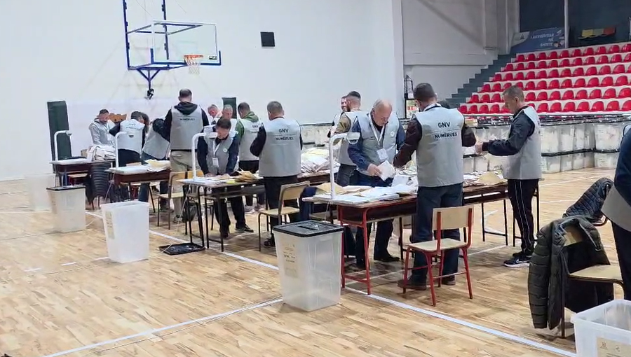 Numërimi i votave në Durrës, befasi me votat e pavlefshme