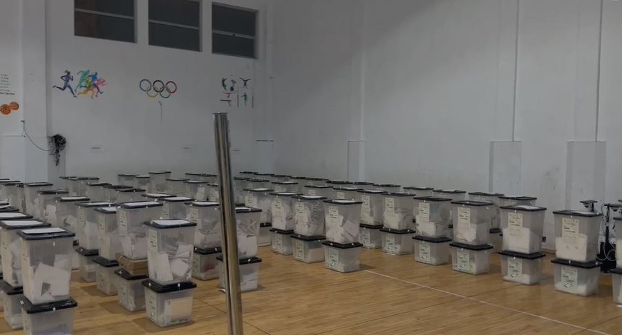 Numërohen 5 kutitë e para në Vlorë, ja si ndahen votat mes
