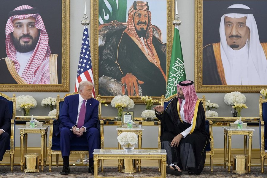 Trump thyen traditën, nis vizitën e parë të mandatit të