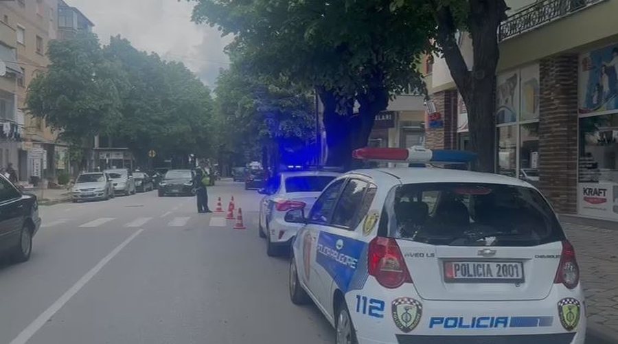 Makina përplas 12-vjeçaren pranë shkollës në