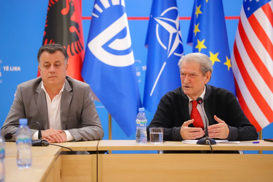 Berisha: Bandat vepruan në 10 qarqe për të sjellë në