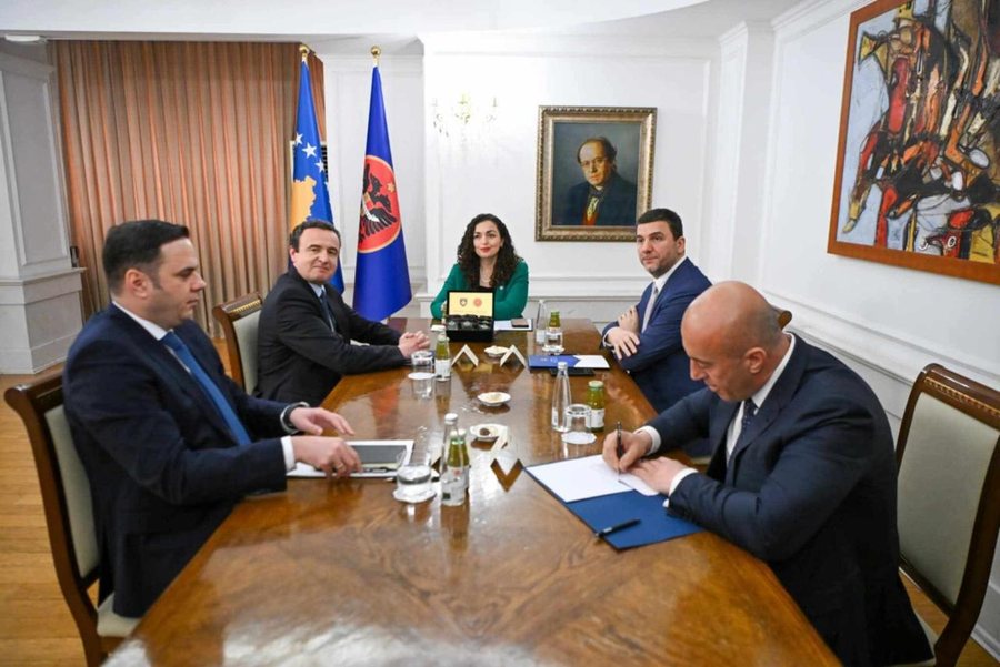 Mbyllet pa rezultat takimi i Vjosa Osmanit me liderët e partive politike