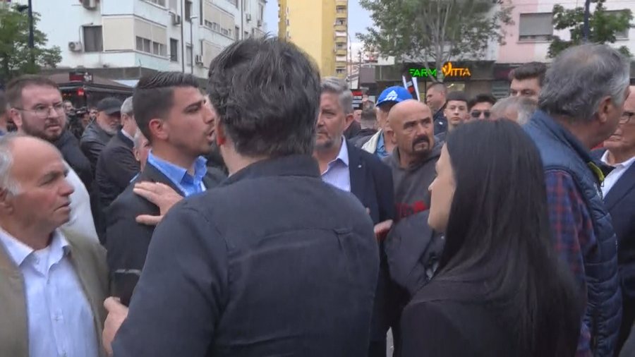 Përplasje në protestë/ PD harron me kë e ka