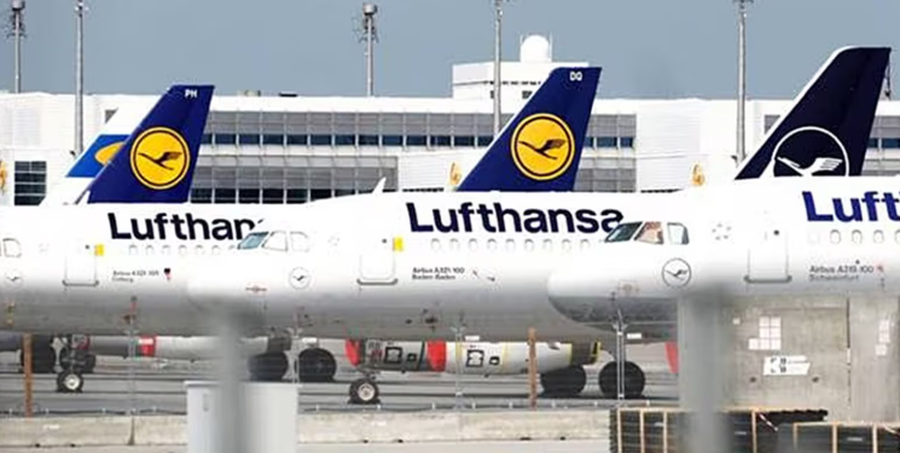 Drama in the air, plane with 200 passengers on board remains pilotless for 10