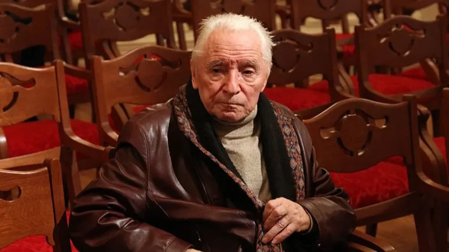 “Artist i Popullit” dhe “Hero i Punës Socialiste”,