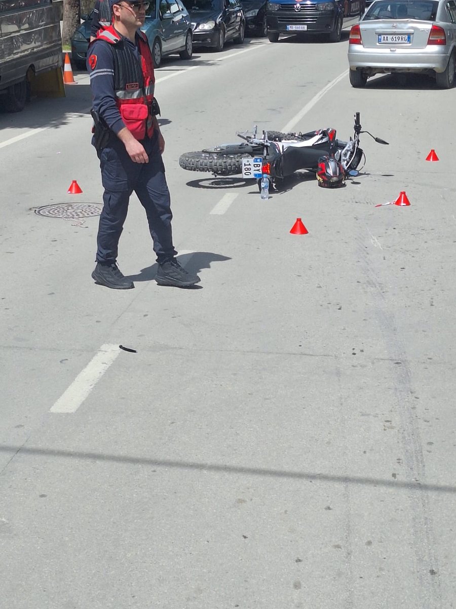 Aksident në bulevardin e Korçës