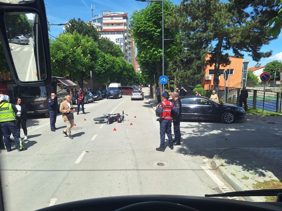 Aksident në bulevardin e Korçës