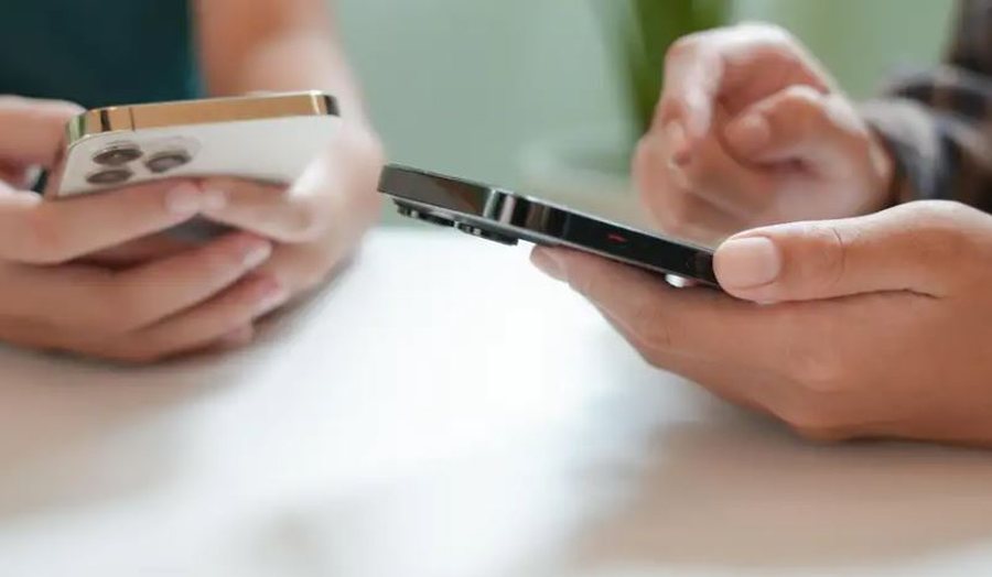 Gjenerata online, Smartphoni në 'majë të hundës'