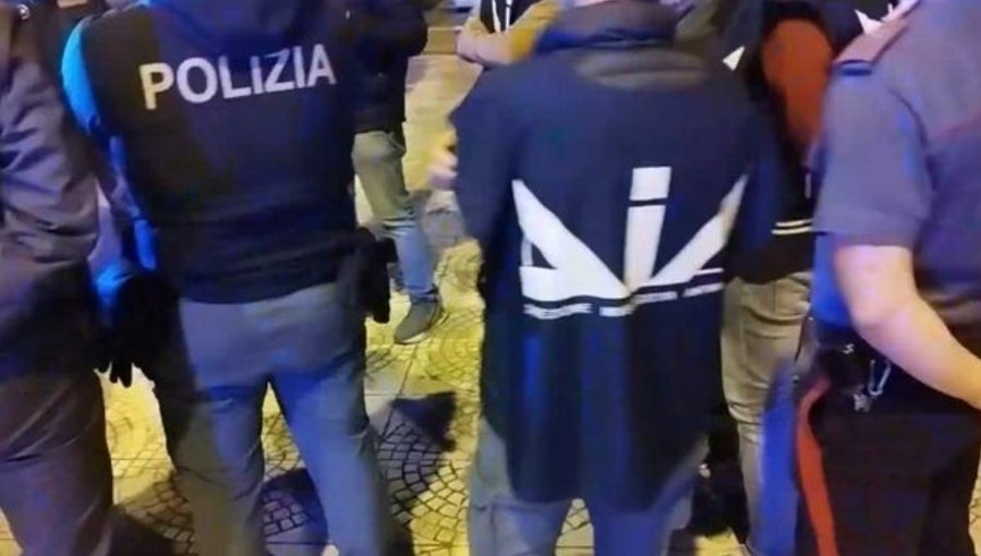 "Ura" file/ Adi Çoba and Gertin Aliu with "soldiers"