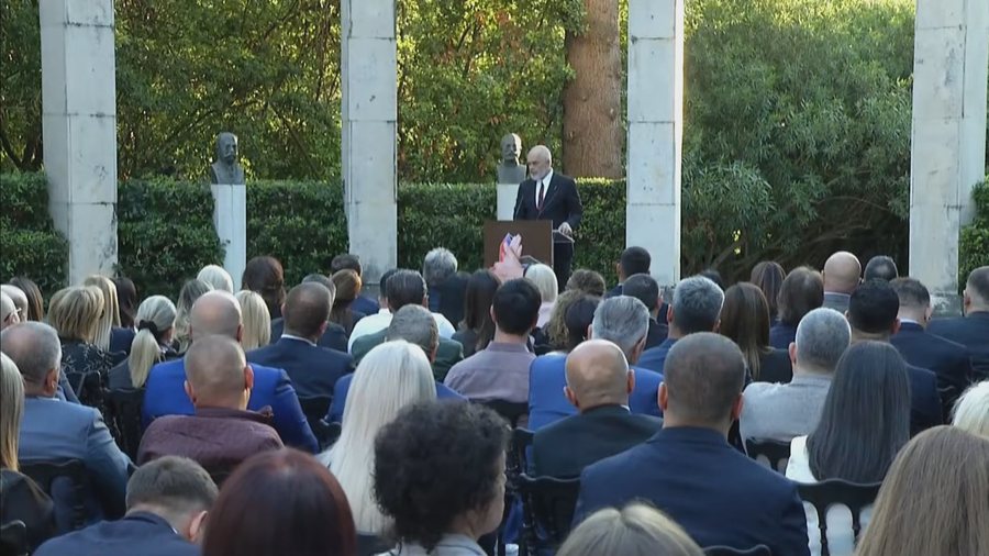 Deputetët e rinj “në shkollë”, të vjetrit