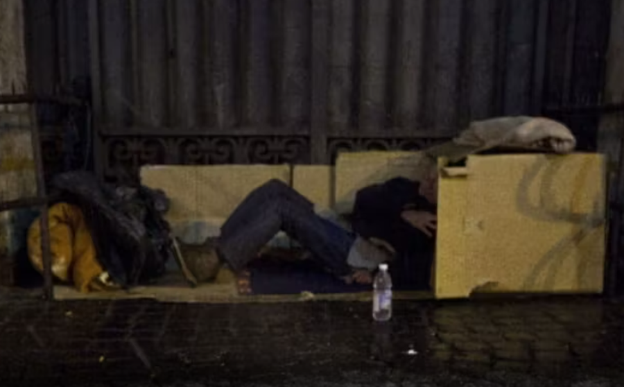 Nuk përballoi “arrestin në shtëpi” prej debateve me