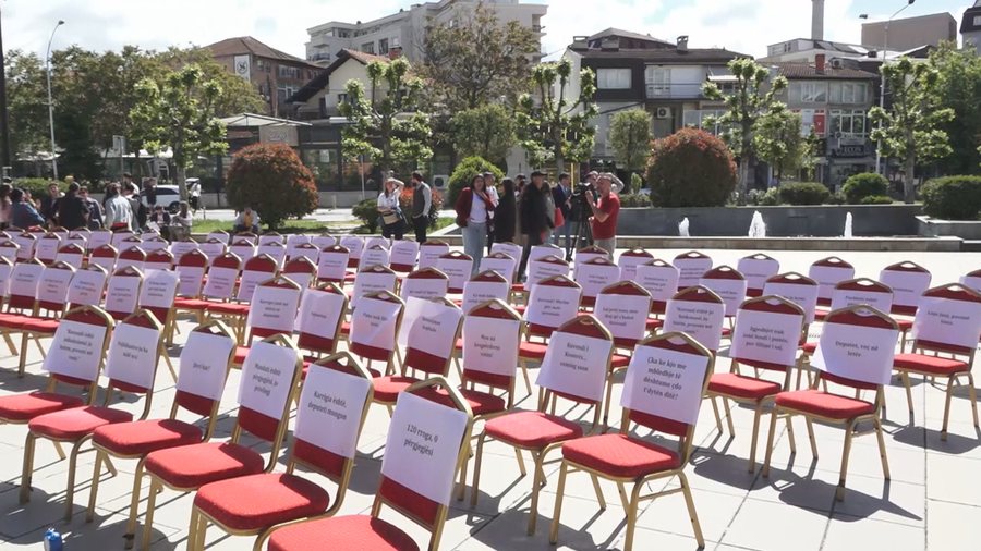 "Circus of democracy" in the Parliament, civil society protests