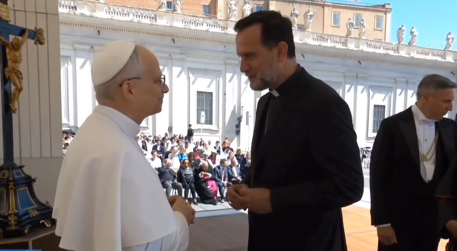 Dom Gjergj Meta takon Papa Leonin XIV në Vatikan, e fton të