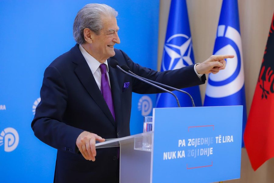Berisha komenton urimin e Elmar Brok për Edi Ramën: Ishte ironi, ai