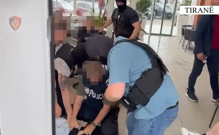 Trafik armësh nga Kosova drejt Shqipërisë, arrestohen 10 persona!