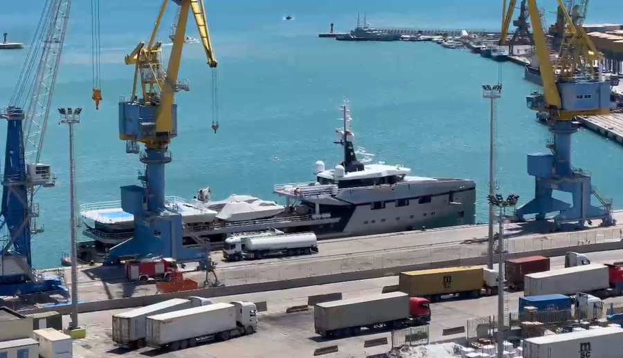 Jahti luksoz i miliarderit Jeff Bezos ankorohet në Portin e Durrësit