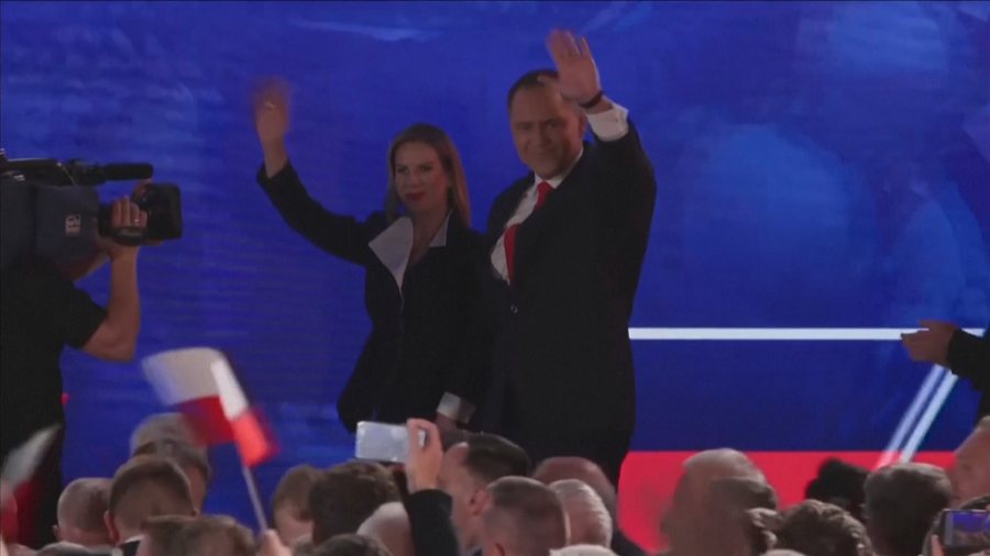 Polonia orientohet djathtas, euroskeptiku Nawrocki fiton zgjedhjet presidenciale