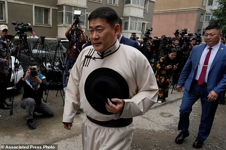 Publikohen fotot e pushimeve luksoze të të birit, kryeministri jep