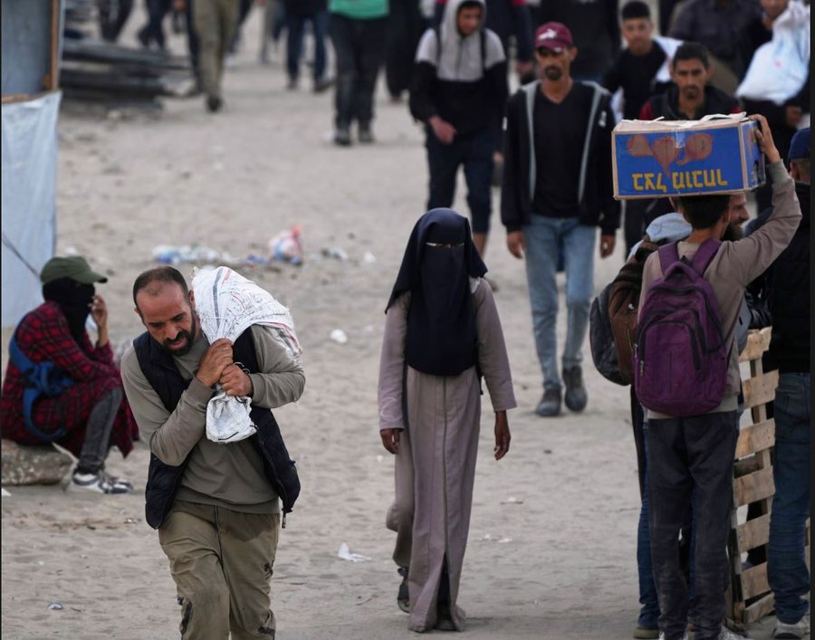 "Combat zone," Israel warns Palestinians not to travel on roads to aid