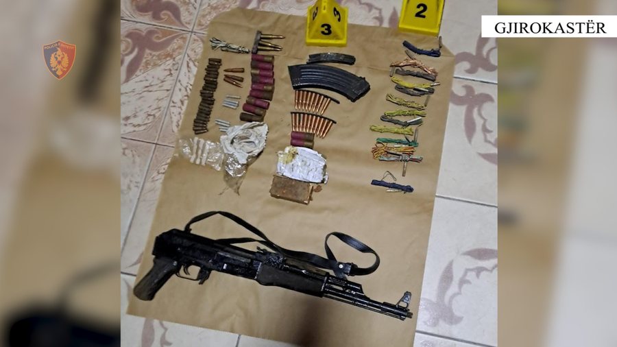 Kapet me kallashnikov dhe kokainë 18-vjeçari nga Lazarati